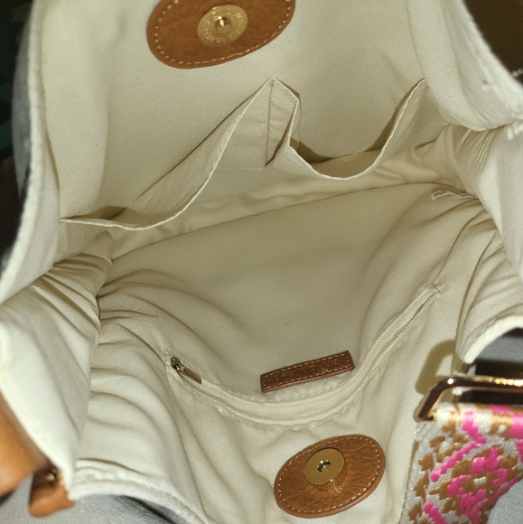 NWOT ah dorned handbag with adjustable pink guitar strap - Picture 4 of 11